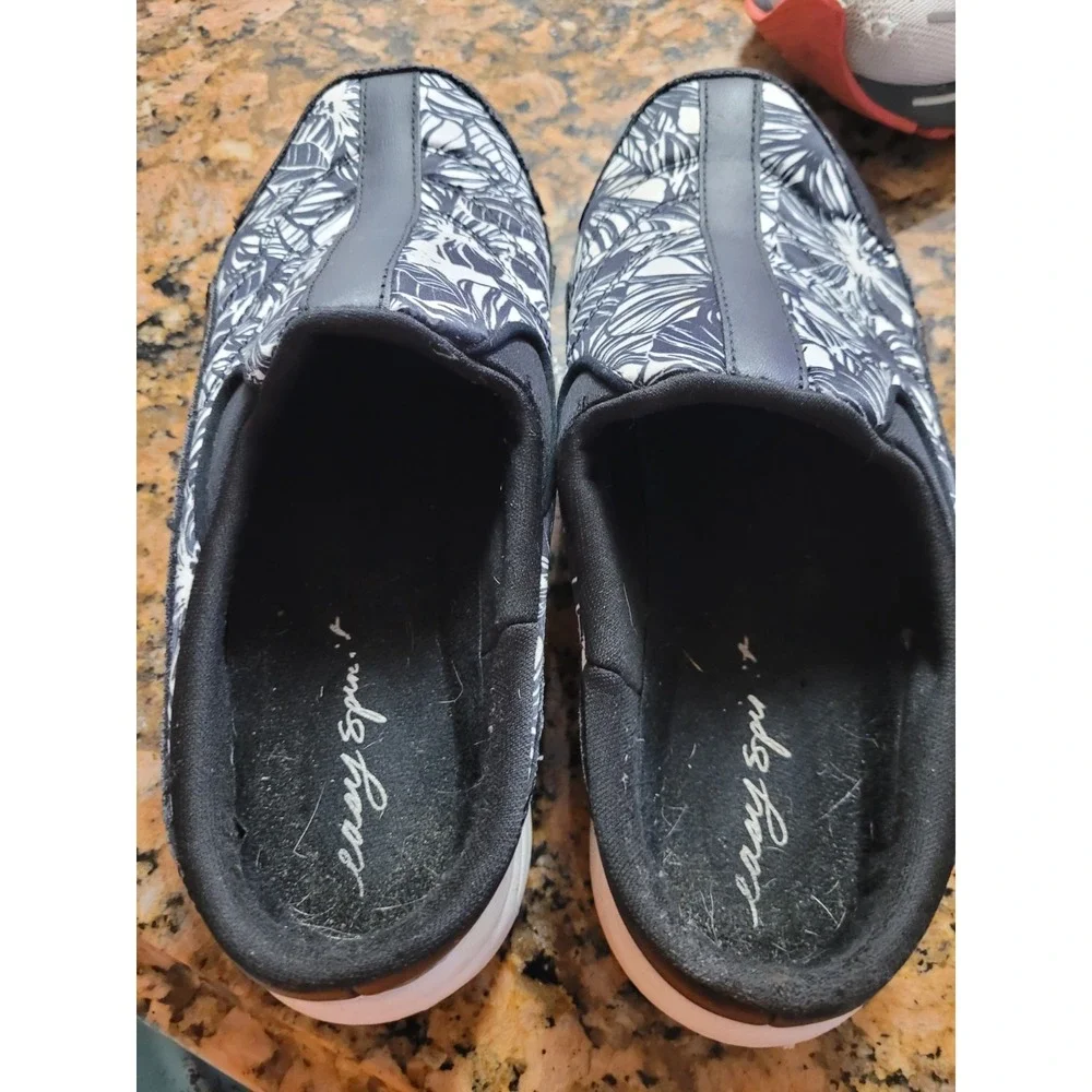 Womans Easy Spirit Travel Time Slip On Size 9 Black and White Floral Casual Boho